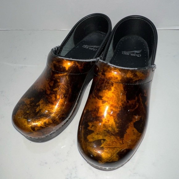 Brown and Black Clogs - Picture 3 of 16